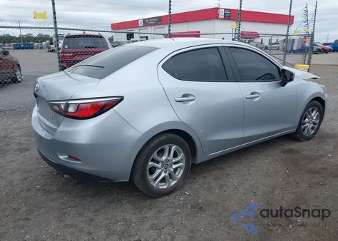 2018 Toyota Yaris Ia из США, поврежденный, VIN 3MYDLBYV2JY333085